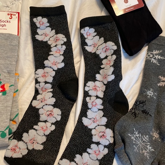 Women’s sock bundle - 2 NWT and 5 EUC like new pairs - Picture 3 of 8